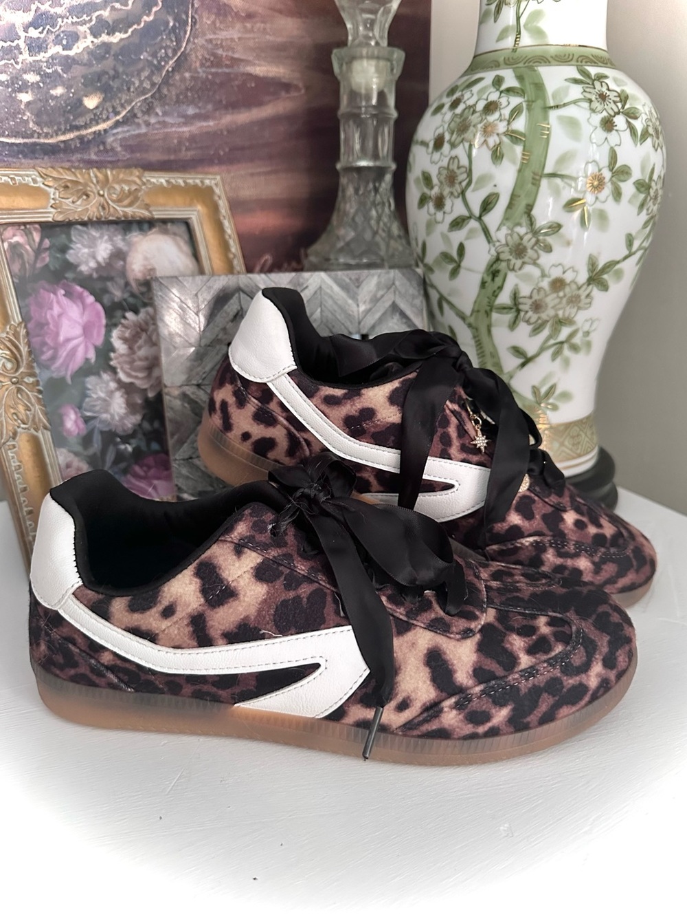 DV Dolce Vita Quantum Charm Leopard Sneakers Size 8